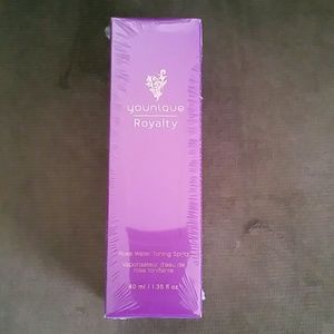 Younique rose water toning spritz